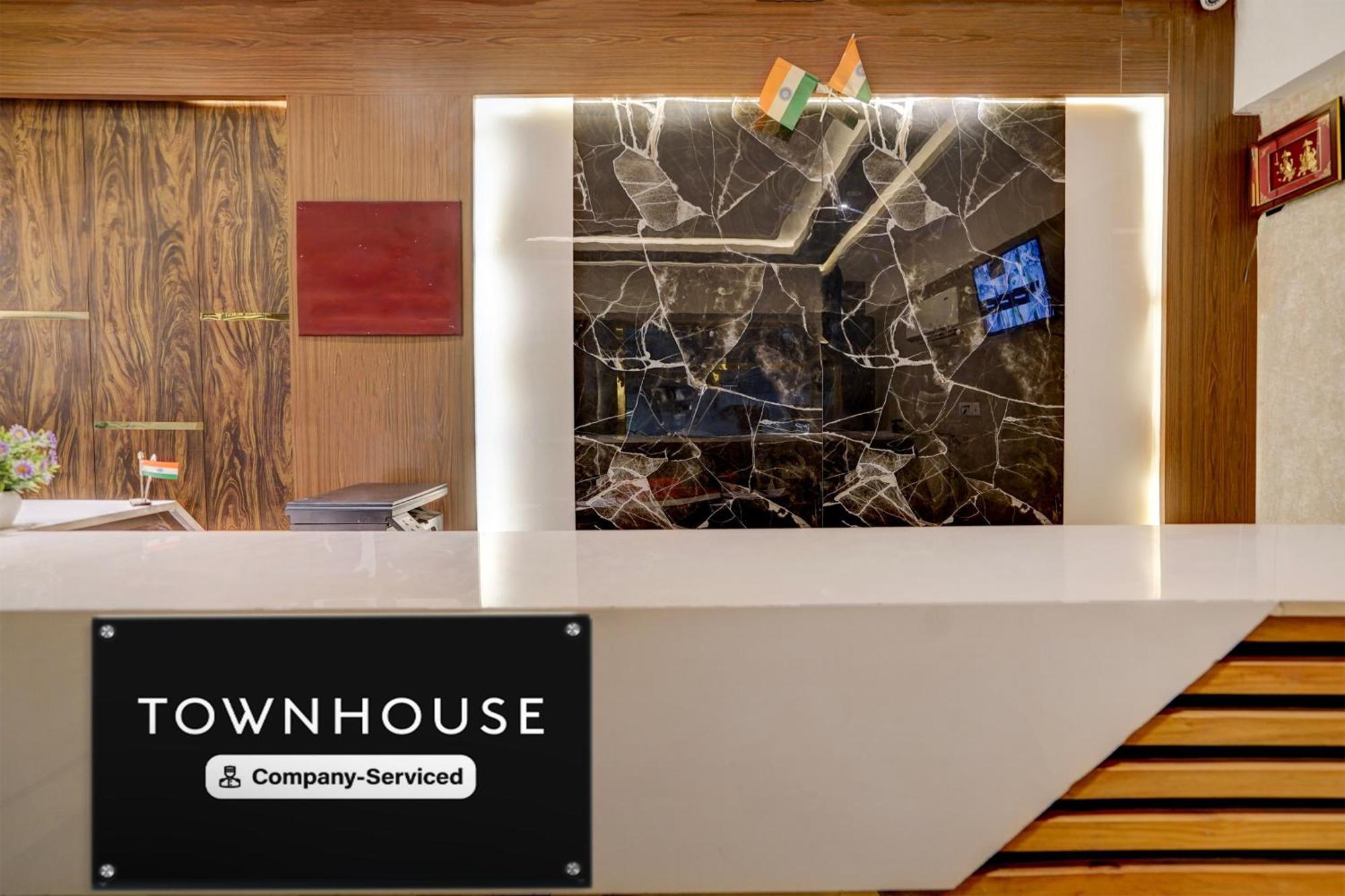 Hotel Super Townhouse Airport Road Delhi Nuova Delhi Esterno foto