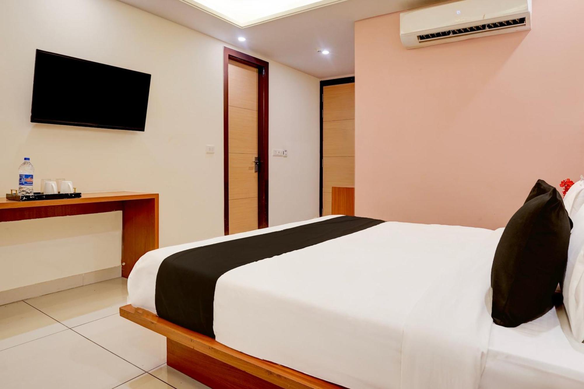 Hotel Super Townhouse Airport Road Delhi Nuova Delhi Esterno foto