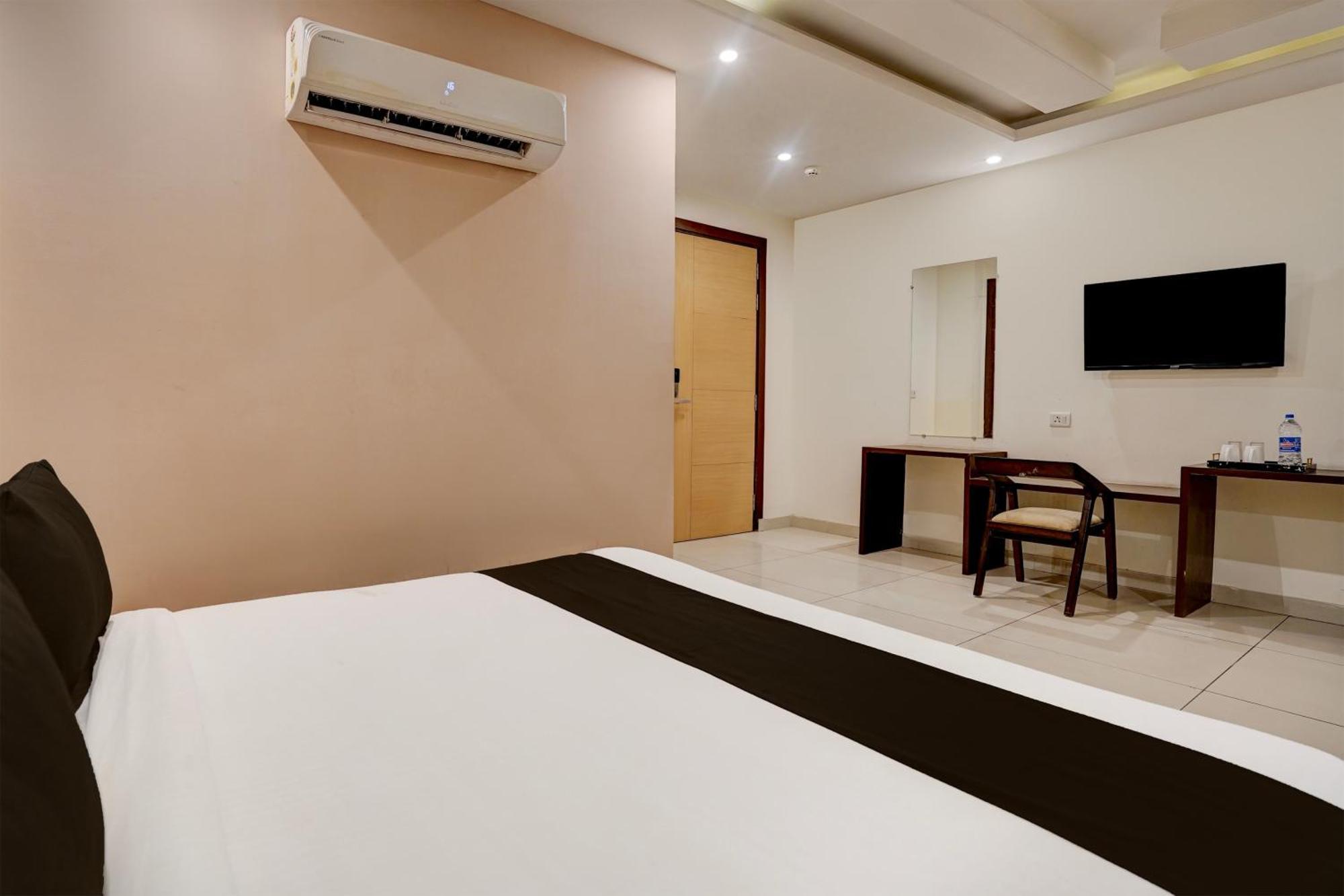 Hotel Super Townhouse Airport Road Delhi Nuova Delhi Esterno foto