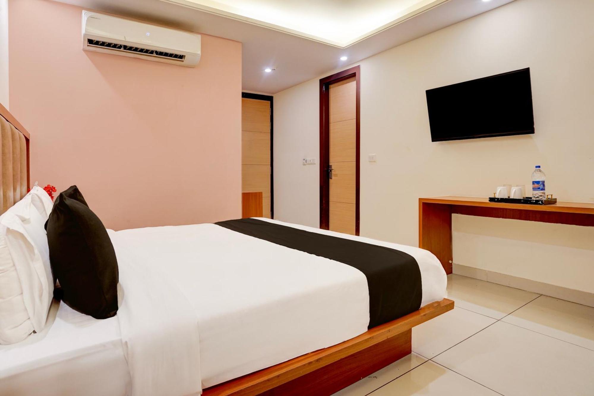 Hotel Super Townhouse Airport Road Delhi Nuova Delhi Esterno foto